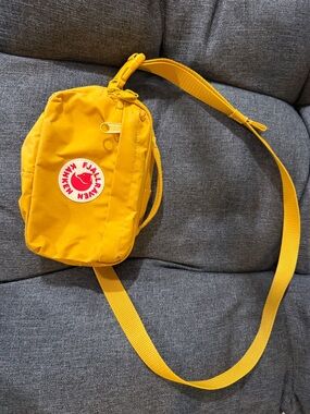 Fjallraven Kanken Mini Crossbody Bag - Mustard Yellow